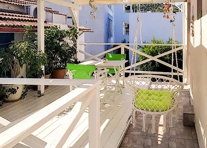 Dina's Flowers - Alonnisos Summer Havens Apartment *