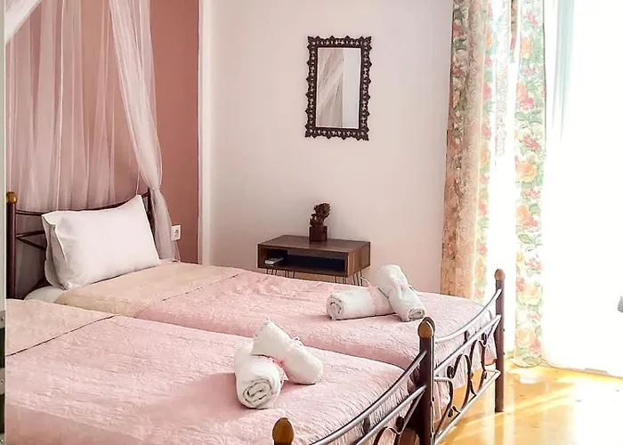 Dina's Flowers - Alonnisos Summer Havens Apartment